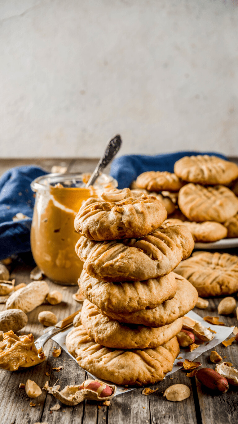 Craving a guilt-free treat? Try these easy, 3-ingredient Keto Peanut Butter Cookies!