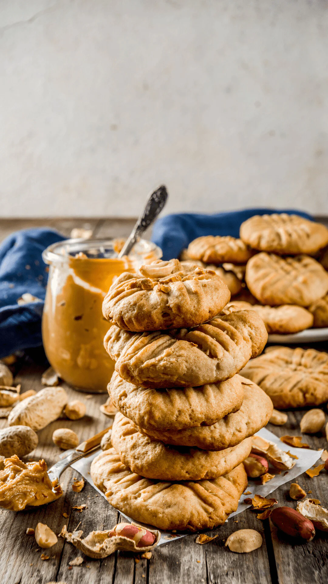 Craving a guilt-free treat? Try these easy, 3-ingredient Keto Peanut Butter Cookies! co